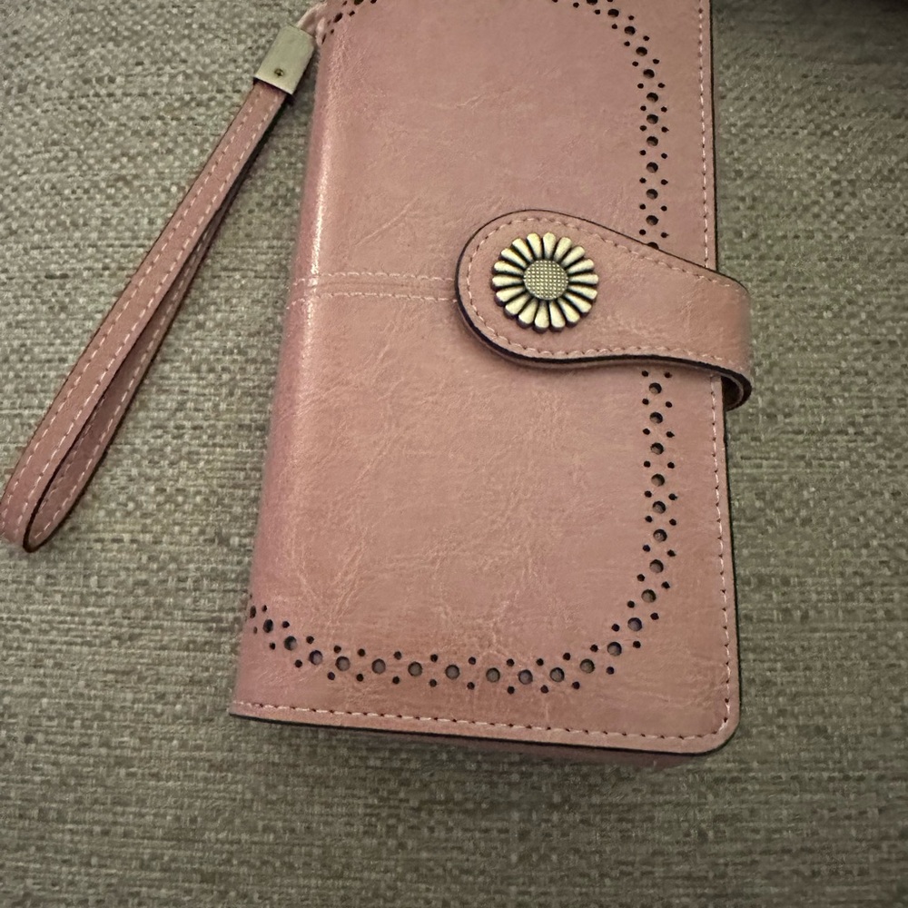 AMAZONS ESSENTIALS BIG WALLET/Wristlet in mauve with huge organization! - Picture 10 of 10
